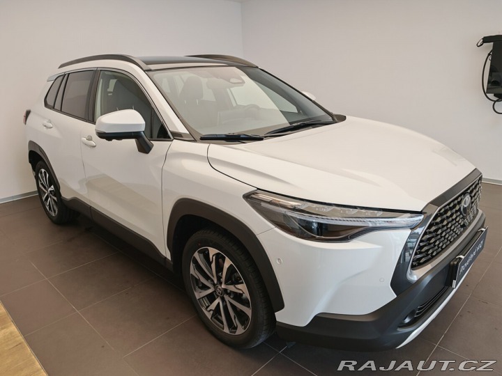 Toyota Corolla Cross 2,0 Hybrid e-CVT Executiv 2024
