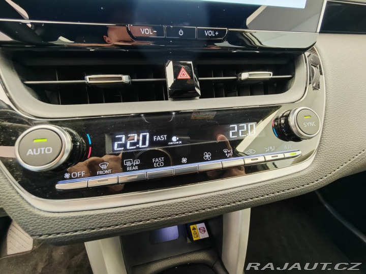 Toyota Corolla Cross 2,0 Hybrid e-CVT Executiv 2024