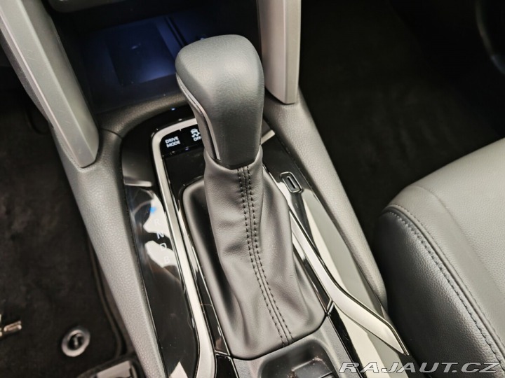 Toyota Corolla Cross 2,0 Hybrid e-CVT Executiv 2024