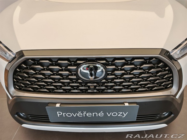 Toyota Corolla Cross 2,0 Hybrid e-CVT Executiv 2024