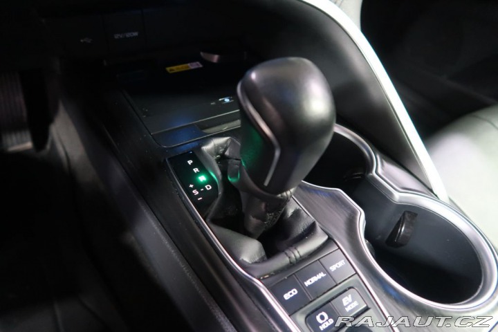 Toyota Camry 2.5Hybrid,CZ,24mZárukaExe 2023