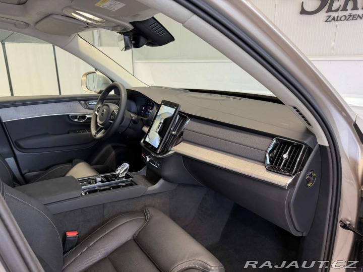 Volvo XC90 B5 2.0L 250+14k AT8 AWD U 2025