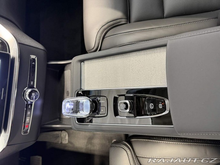 Volvo XC90 B5 2.0L 250+14k AT8 AWD U 2025