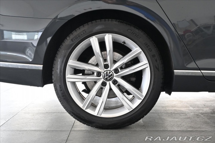 Volkswagen Passat 2,0 TDI 110 kW DSG ELEGAN 2021