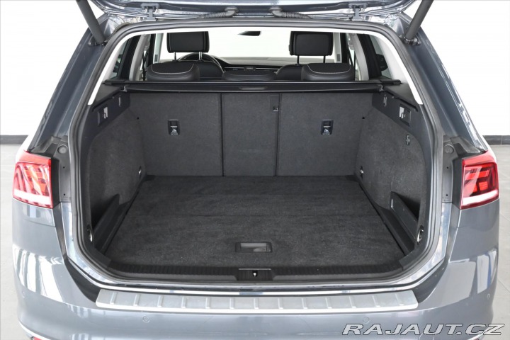 Volkswagen Passat 2,0 TDI 110 kW DSG ELEGAN 2021