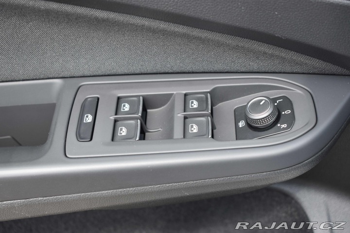 Volkswagen Golf 1.5 TSI eTSI DSG*TAŽNÉ*AC 2021