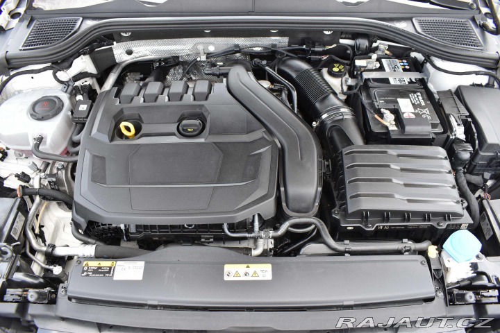 Volkswagen Golf 1.5 TSI eTSI DSG*TAŽNÉ*AC 2021