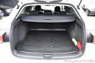 Volkswagen Golf 1.5 TSI eTSI DSG*TAŽNÉ*AC 2021
