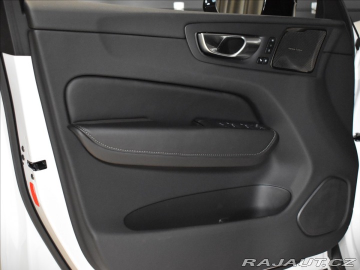 Volvo XC60 2,0 B4 AWD Plus Dark 2024