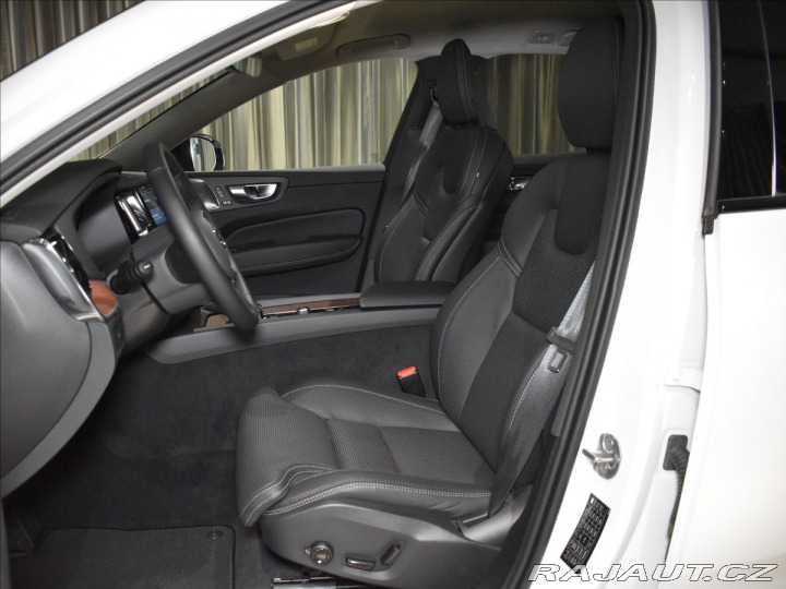 Volvo XC60 2,0 B4 AWD Plus Dark 2024