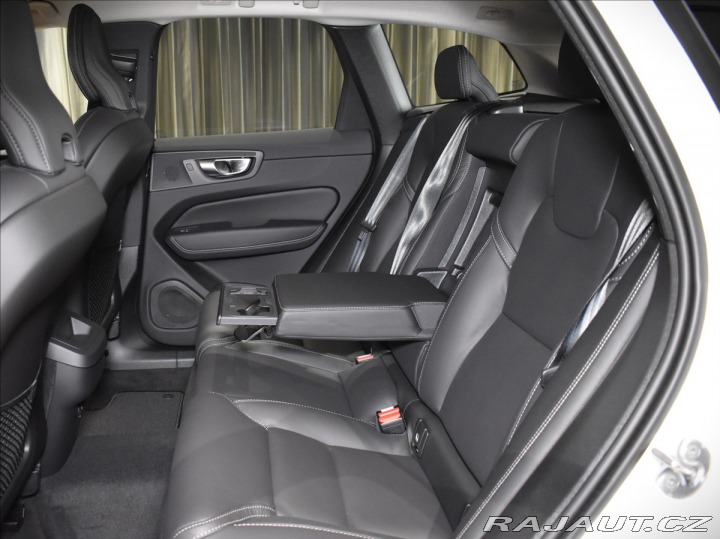 Volvo XC60 2,0 B4 AWD Plus Dark 2024
