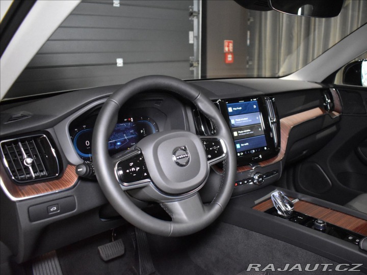 Volvo XC60 2,0 B4 AWD Plus Dark 2024
