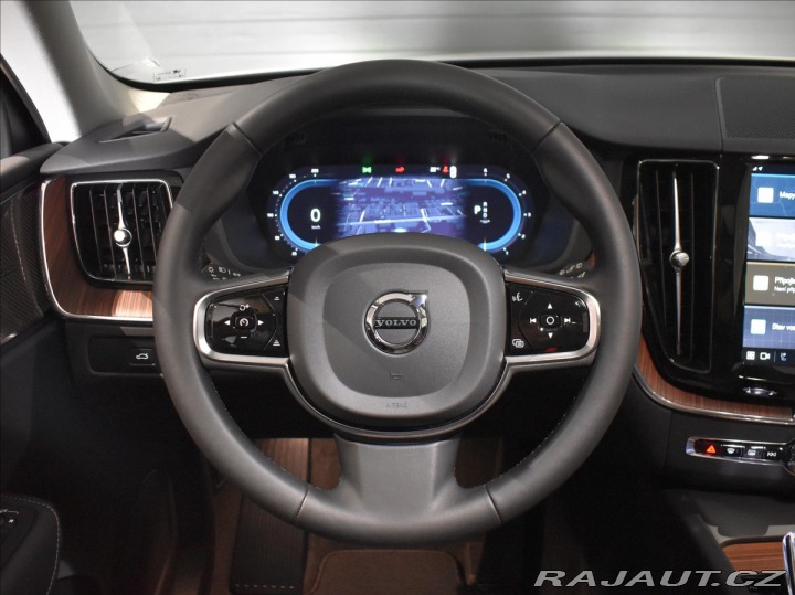 Volvo XC60 2,0 B4 AWD Plus Dark 2024