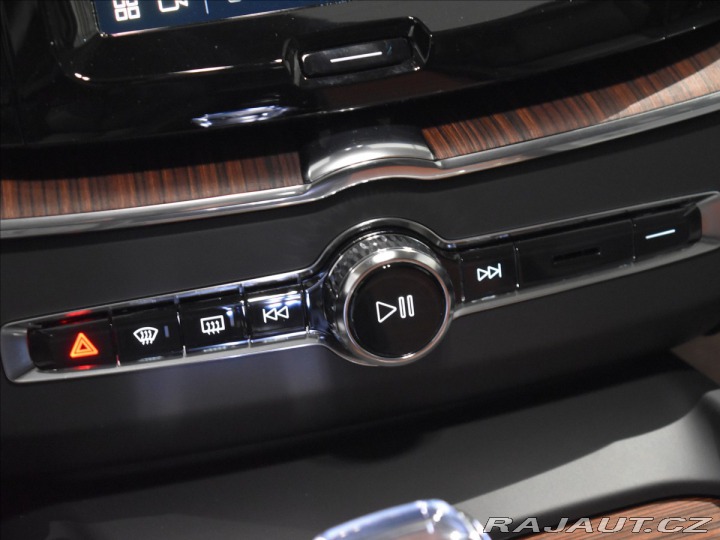 Volvo XC60 2,0 B4 AWD Plus Dark 2024