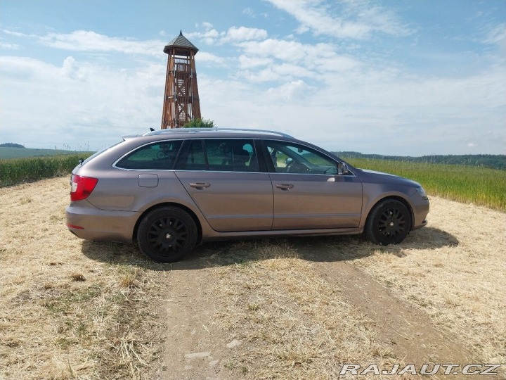 Škoda Superb 2,0 103 KW navi ,Xenon, 2013