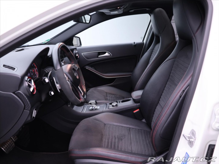 Mercedes-Benz A 2,0 45 AMG Turbo 265KW Au 2015