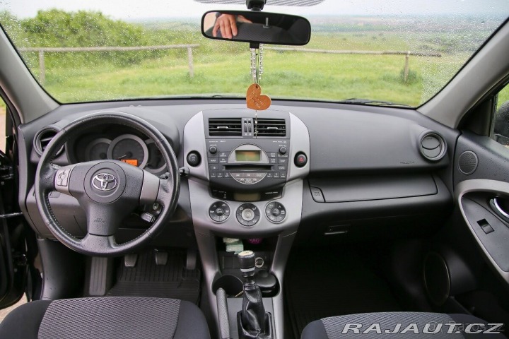 Toyota RAV4 2,0 2007