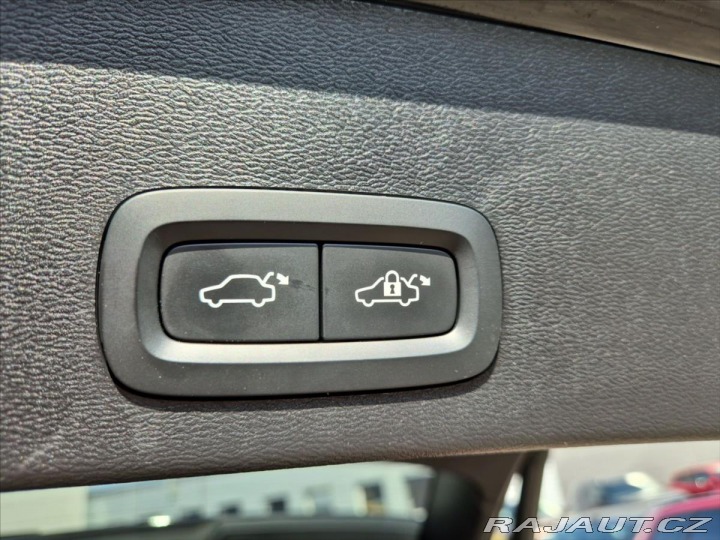 Volvo XC40 2,0 B3 FWD AUTOMAT 2023