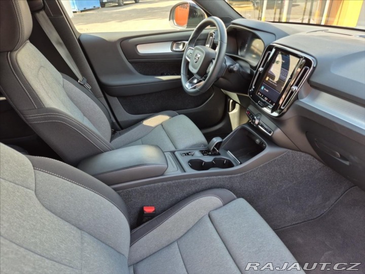 Volvo XC40 2,0 B3 FWD AUTOMAT 2023