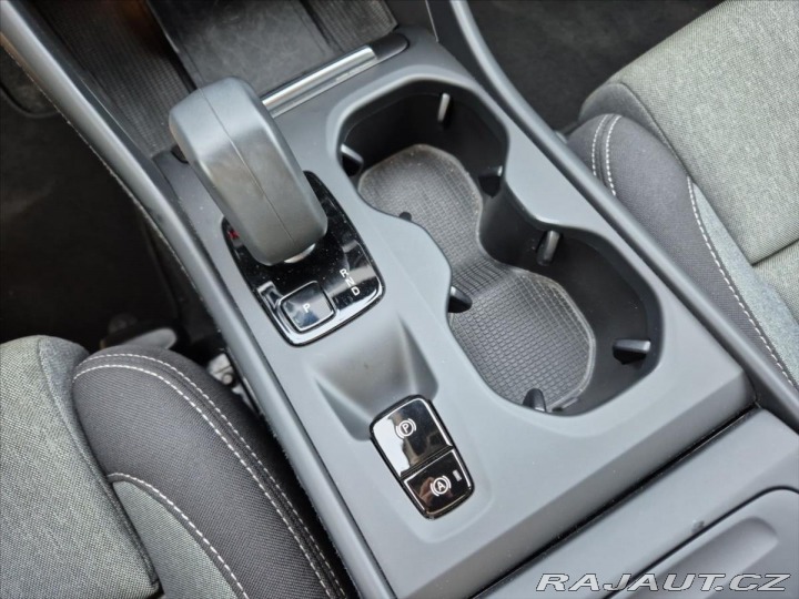 Volvo XC40 2,0 B3 FWD AUTOMAT 2023