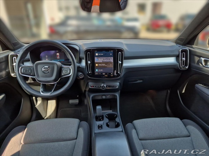 Volvo XC40 2,0 B3 FWD AUTOMAT 2023