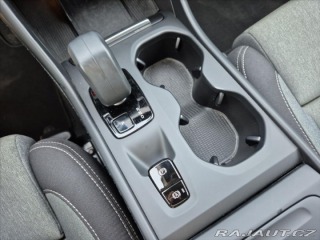 Volvo XC40 2,0 B3 FWD AUTOMAT 2023