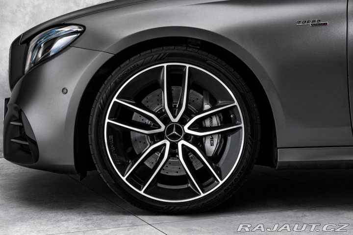 Mercedes-Benz E Burmester, AMG výfuk 2019