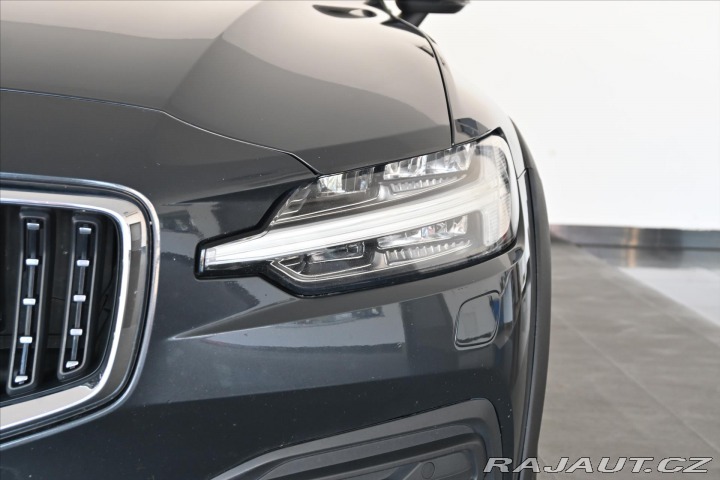 Volvo V60 2,0 D4 AWD 140kW AT CROSS 2019