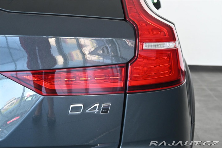Volvo V60 2,0 D4 AWD 140kW AT CROSS 2019