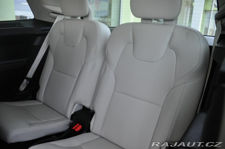 Volvo XC90 B5 AWD MOMENTUM PRO ČR 7. 2019