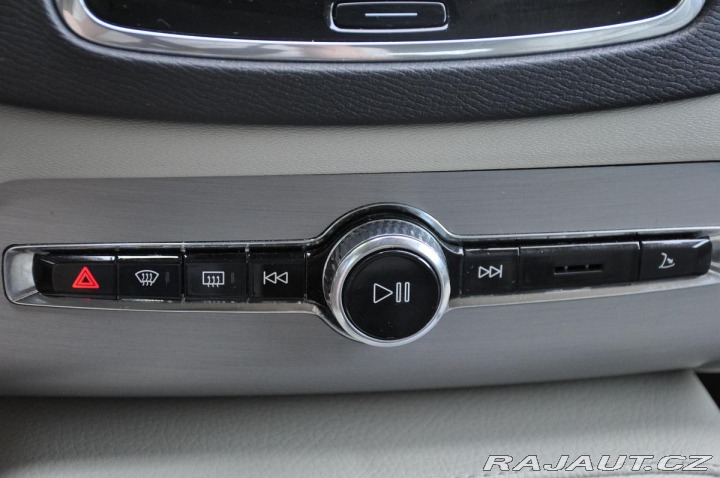 Volvo XC90 B5 AWD MOMENTUM PRO ČR 7. 2019