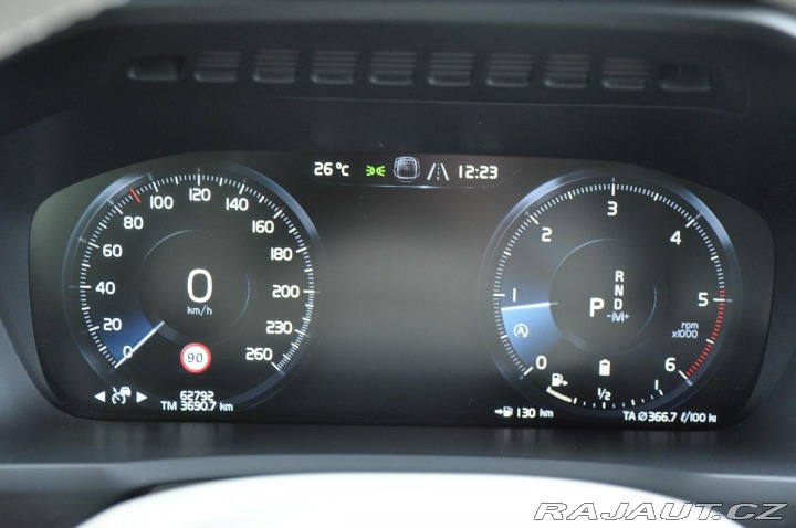 Volvo XC90 B5 AWD MOMENTUM PRO ČR 7. 2019