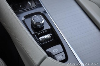 Volvo XC90 B5 AWD MOMENTUM PRO ČR 7. 2019