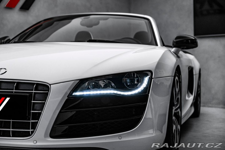 Audi R8 Akrapovič 2011