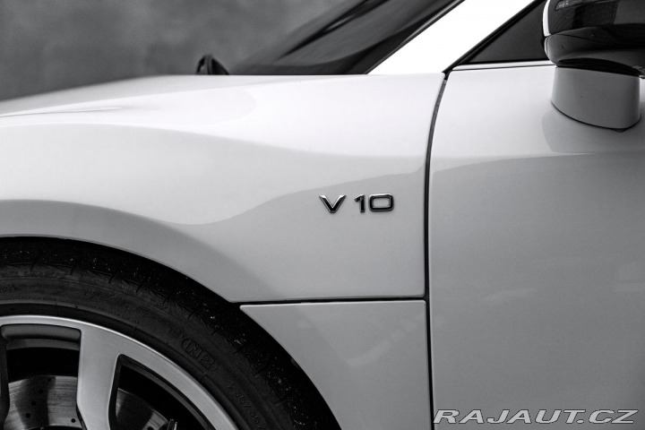 Audi R8 Akrapovič 2011