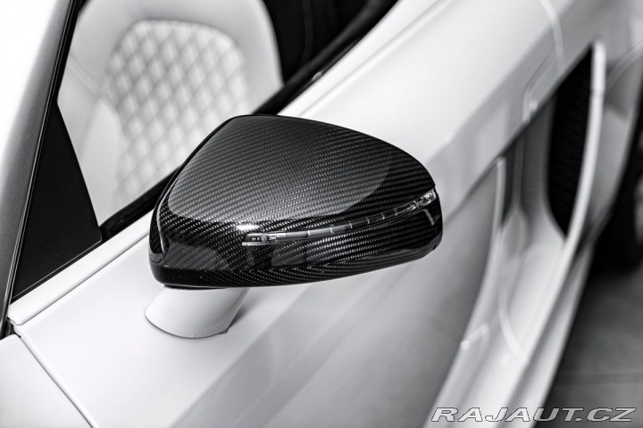 Audi R8 Akrapovič 2011