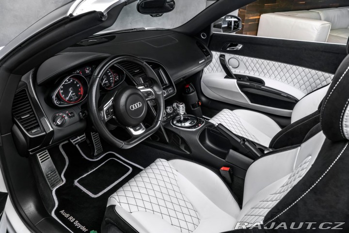 Audi R8 Akrapovič 2011