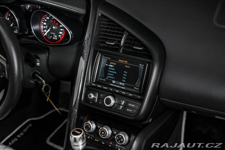 Audi R8 Akrapovič 2011