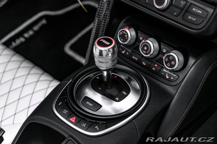 Audi R8 Akrapovič 2011
