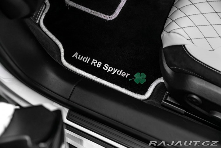 Audi R8 Akrapovič 2011
