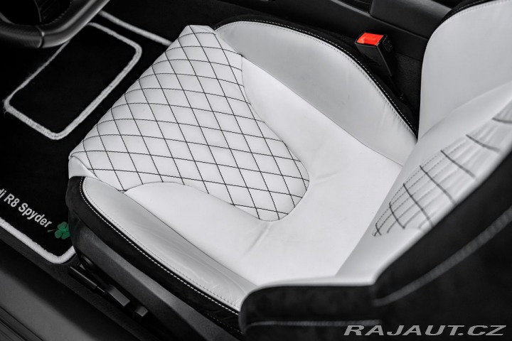 Audi R8 Akrapovič 2011