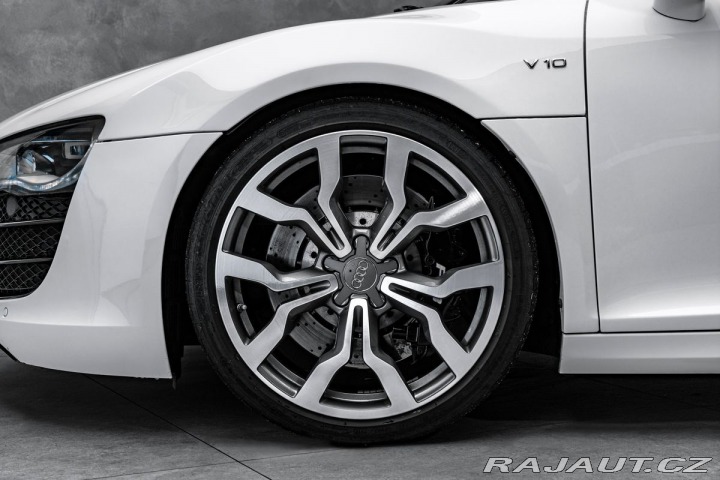 Audi R8 Akrapovič 2011