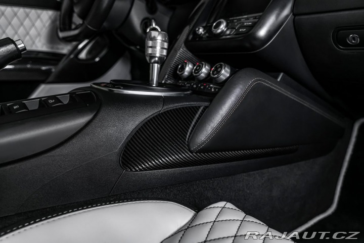 Audi R8 Akrapovič 2011