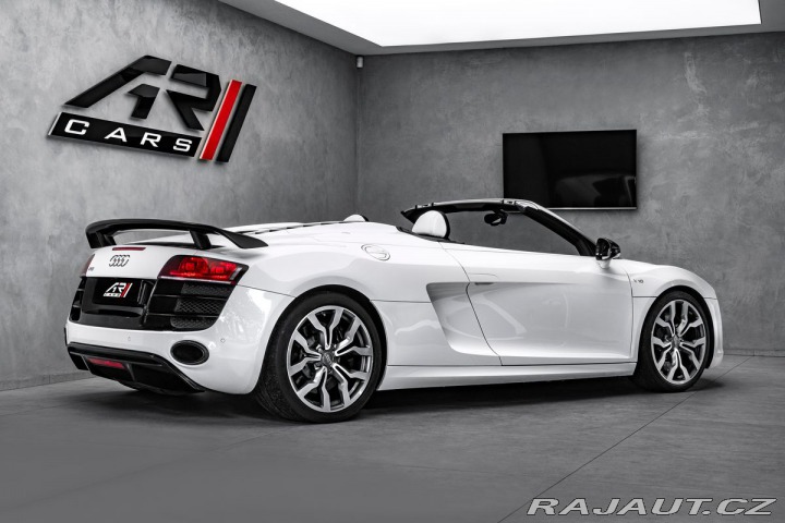 Audi R8 Akrapovič 2011