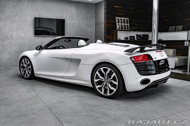 Audi R8 Akrapovič 2011