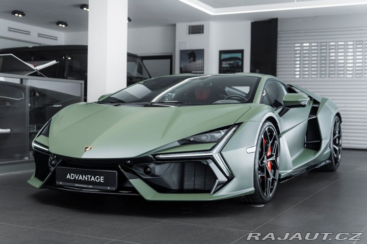 Lamborghini Revuelto  2024