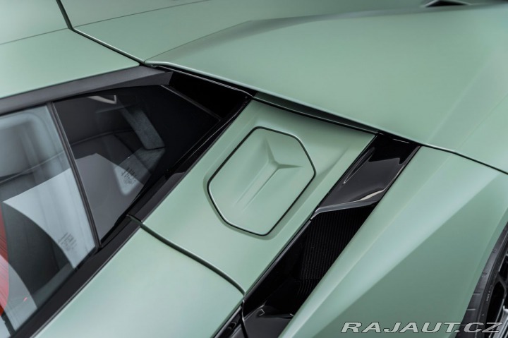 Lamborghini Ostatní modely Revuelto 2024
