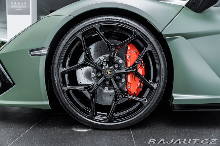 Lamborghini Ostatní modely Revuelto 2024