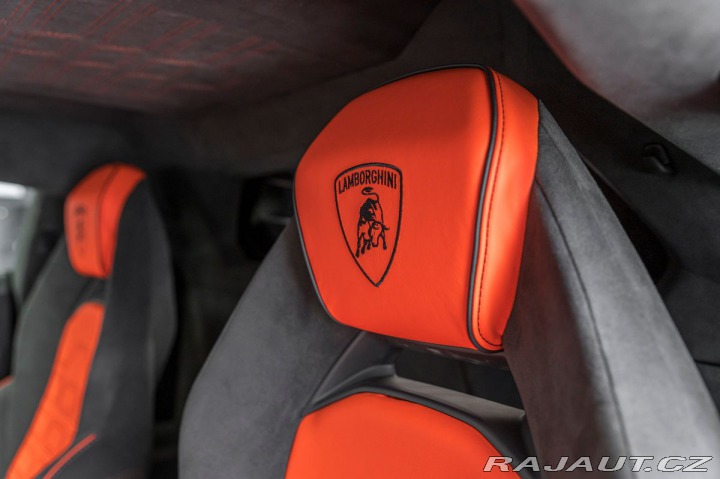 Lamborghini Revuelto  2024