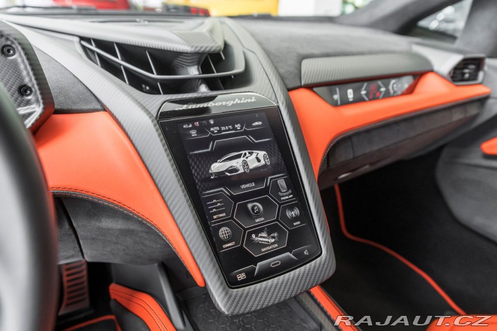 Lamborghini Ostatní modely Revuelto 2024